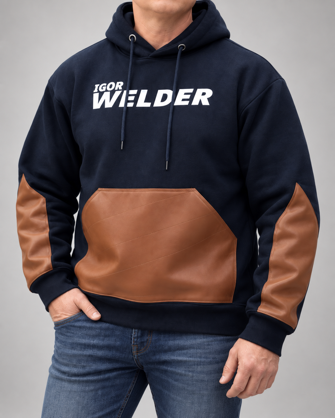IGOR WELDER ORIGINAL Hoodie – Detail von Fronttasche, Brustdruck und Kunstleder an den Ärmeln