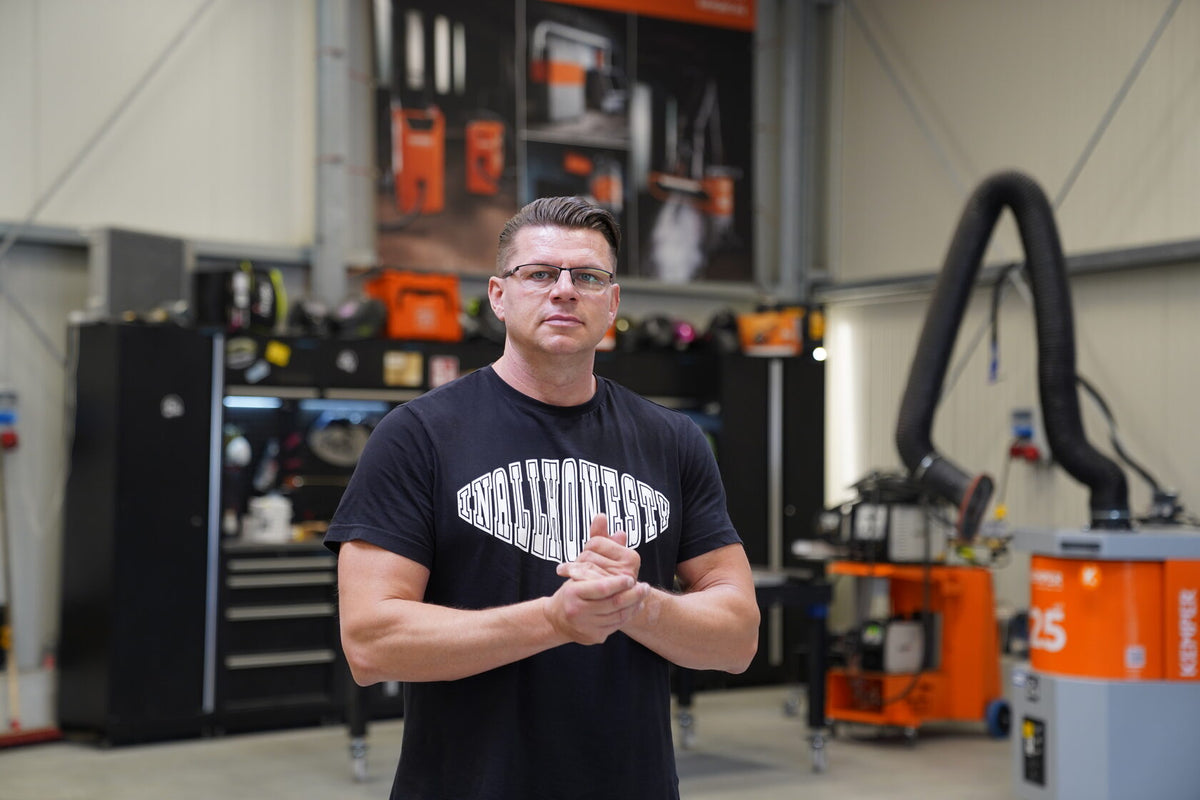 Igor Welder in seiner Werkstatt